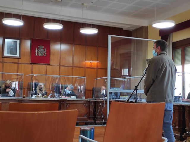 El acusado durante su declaración en el juicio El acusado durante su declaración en el juicio
