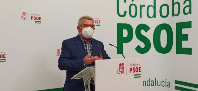El portavoz del PSOE-A en la Comisión de Salud y Familias del Parlamento andaluz, el cordobés Jesús María Ruiz, en la sede de su partido El portavoz del PSOE-A en la Comisión de Salud y Familias del Parlamento andaluz, el cordobés Jesús María Ruiz, en la sede de su partido