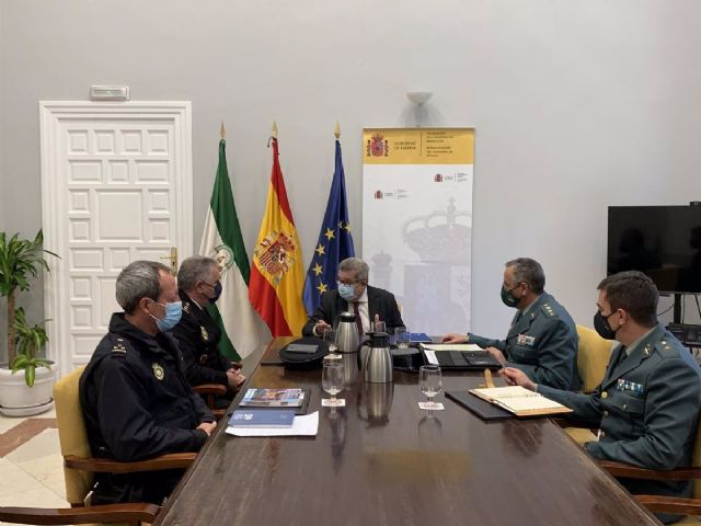 Reunión del subdelegado del Gobierno en Sevilla, Carlos Toscano, con la Policía Nacional y la Guardia Civil de la provincia