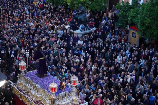 Multitud en la Semana Santa de Sevilla de 2019, periodo para el cual habría estado previsto el atentado - Eduardo Briones - Europa Press