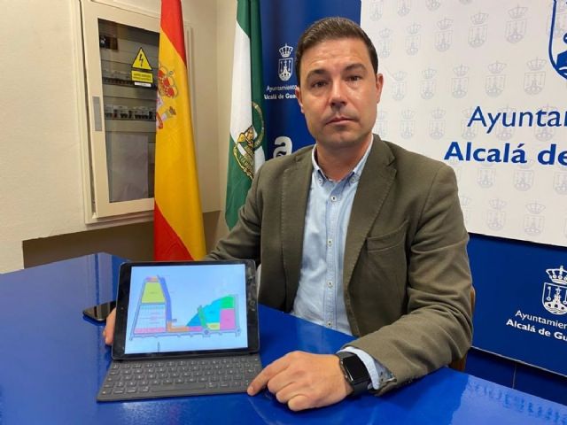 El delegado de Urbanismo del Ayuntamiento de Alcalá de Guadaíra (Sevilla), Jesús Mora, ha presentado la nueva reparcelación de la zona Sur y Este de la ciudad