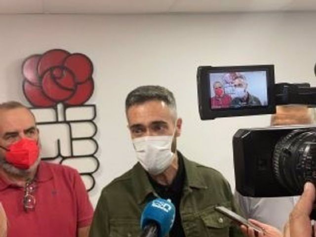 El coordinador del Equipo de Impulso para la Escucha Activa y Dinamización de Propuestas del PSOE de Andalucía, Felipe Sicilia, en Huelva