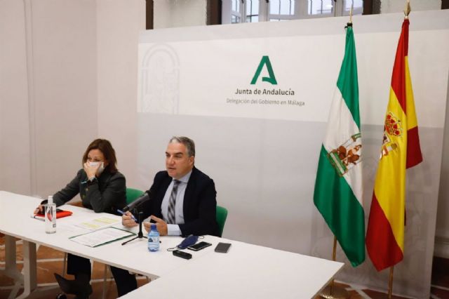 El consejero de la Presidencia, Administración Pública e Interior de la Junta de Andalucía, Elías Bendodo, junto a la delegada del Gobierno andaluz en Málaga, Patricia Navarro