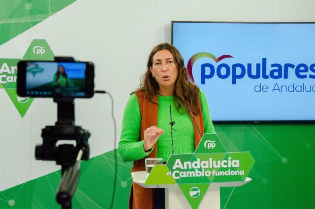La secretaria general del PP de Andalucía, Loles López, este lunes en rueda de prensa