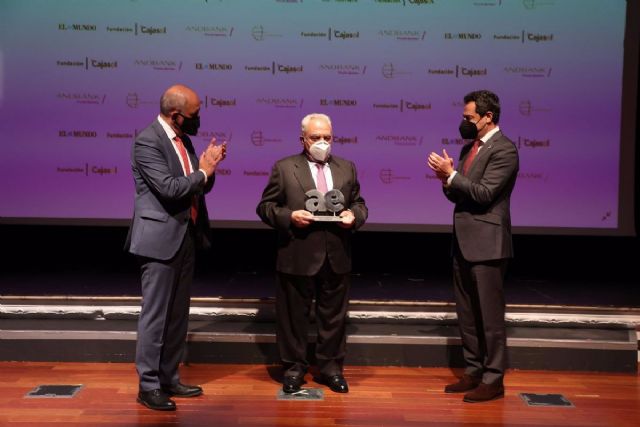 El presidente de la Junta, Juanma Moreno, en la entrega de un premio empresarial este lunes
