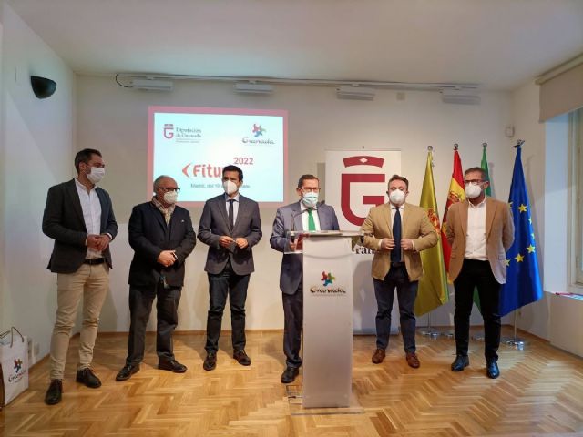 El presidente de la Diputación de Granada, José Entrena, preside la presentación de la participación de la provincia en Fitur