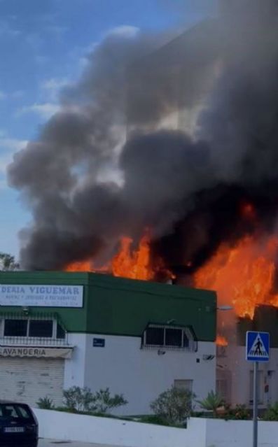 Incendio en un edificio en la barriada malagueña de El Palo