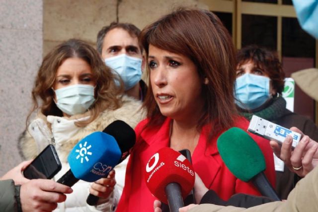 Martina Velarde atiende a los periodistas en Córdoba
