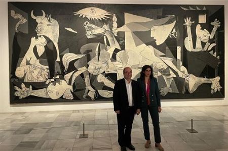El ministro de Cultura y Deporte, Miquel Iceta y su homóloga francesa, Rima Abdul Malak, en la presentación del programa con el que se conmemorará el 50 aniversario de la muerte de Picasso