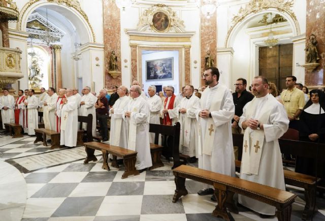 Press1 a press4: Misa en la Basílica de la Virgen de Valencia, presidida por el cardenal Cañizares. Foto: MªJesús Fernández