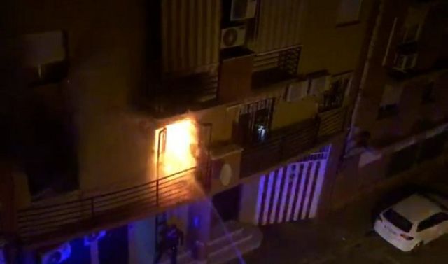 Incendio en la calle Villanueva de los Castillejos de Huelva
