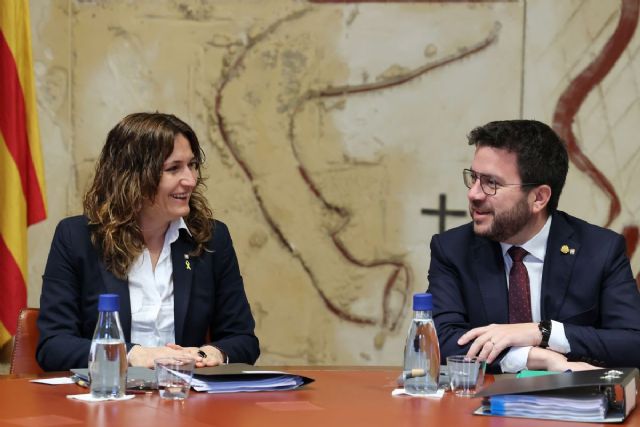 Fotografia del president Aragonès i la consellera Vilagrà durant la reunió del Govern